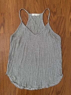 Final Touch Women’s White Black Tank V Neck Top Flowy Light Soft Stretchy Small